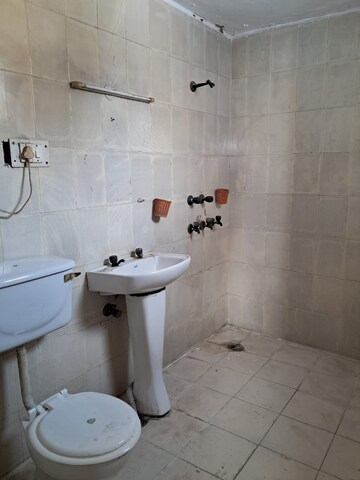 Bathroom in 1 RK Independent House at Sector 50 – for Rent