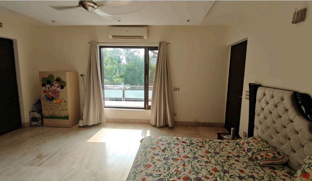 4 BHK + Servant Room Independent House For Sale in Sainik Farm