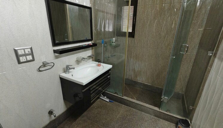 Bathroom, sainik farm 4 Bedroom 5000 Sq.Ft. Independent House In Sainik Farm Delhi 9059389