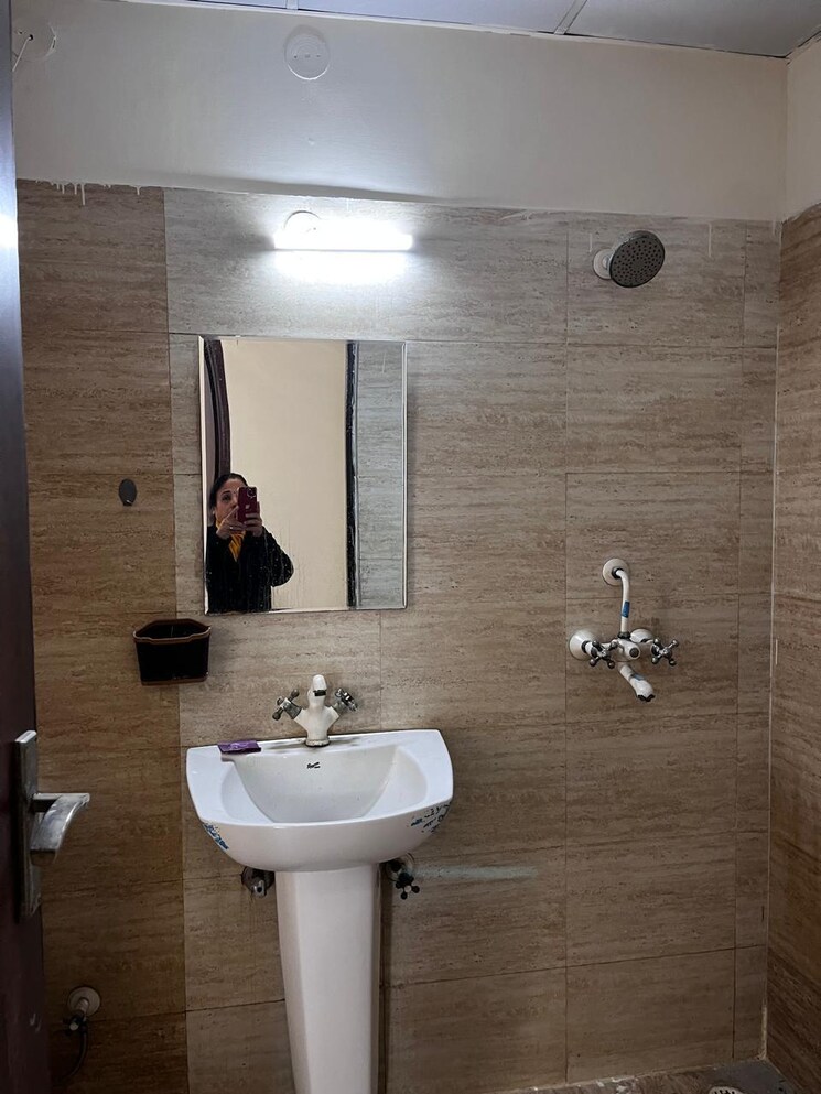 Bathroom, civitech-sampriti 3 Bedroom 1885 Sq.Ft. Apartment In Sector 77 Noida 9059390