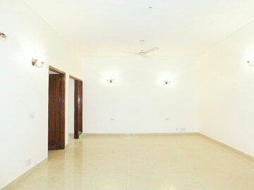 Room in 5 BHK Villa at Sainik Farm – for Rent