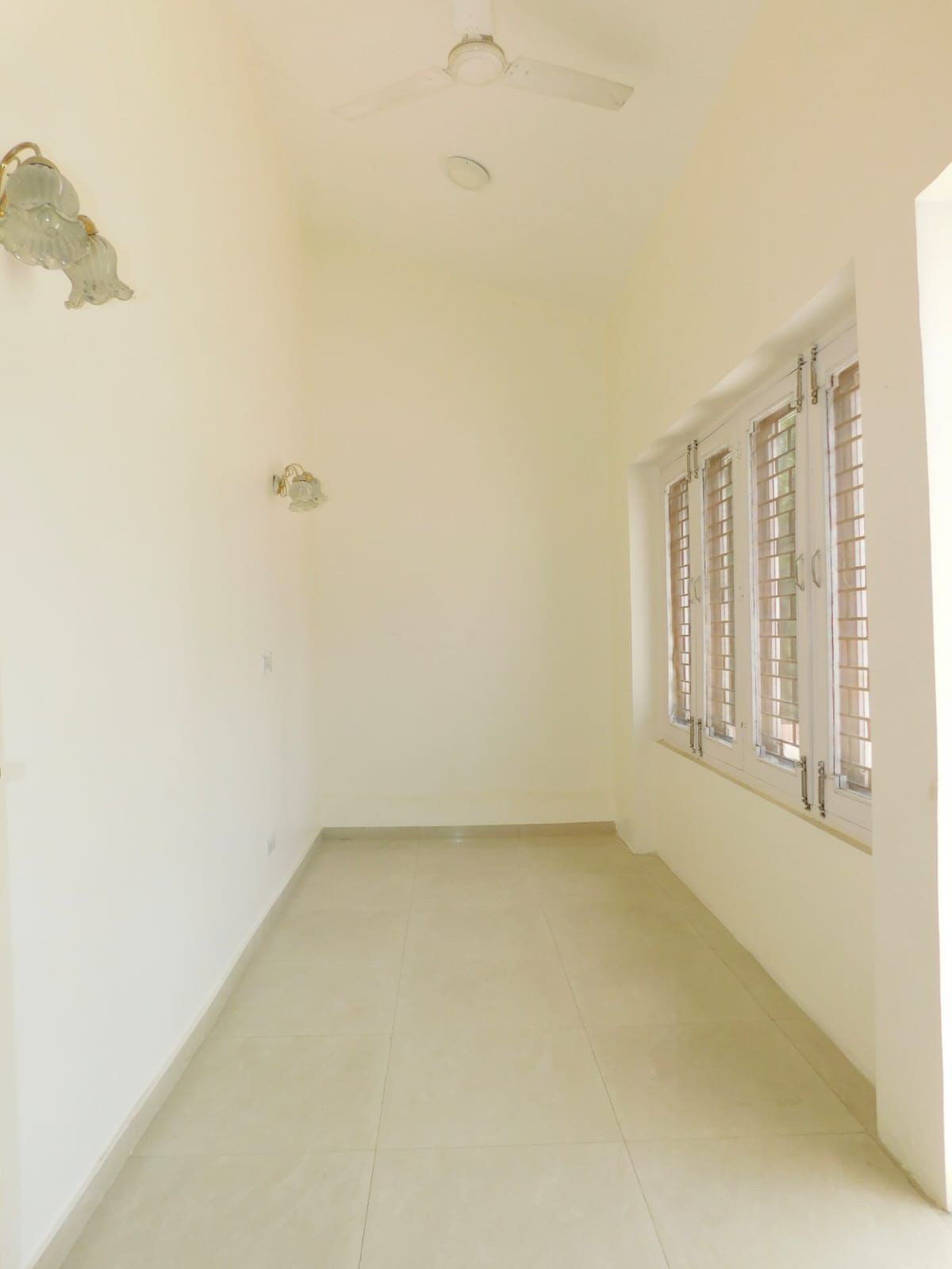 5 BHK + Pooja Room,Servant Room,Study Room Villa For Rent in Sainik Farm