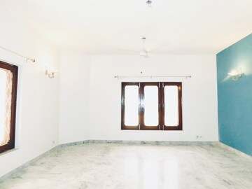 Room in 5 BHK Villa at Sainik Farm – for Rent