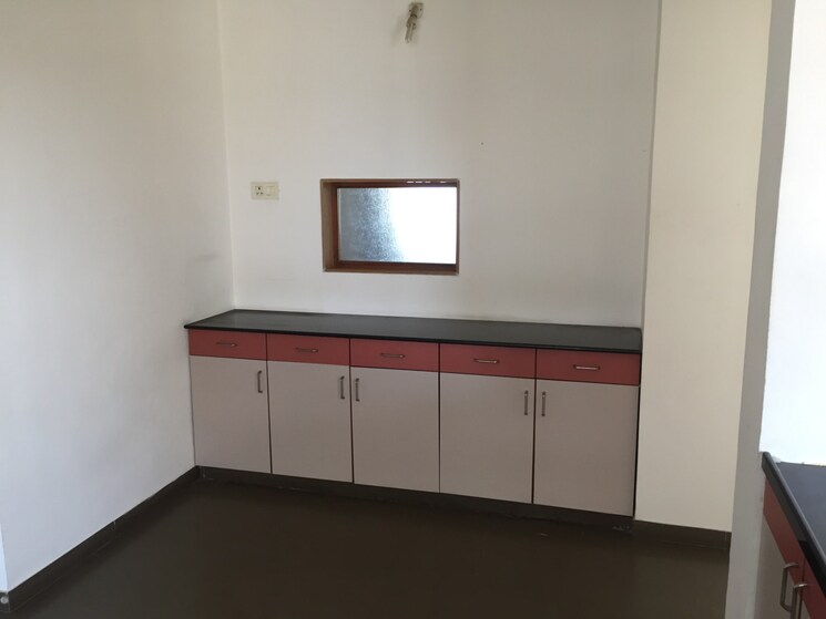 Room, satellite 4 Bedroom 3000 Sq.Ft. Apartment In Satellite Ahmedabad 9059413