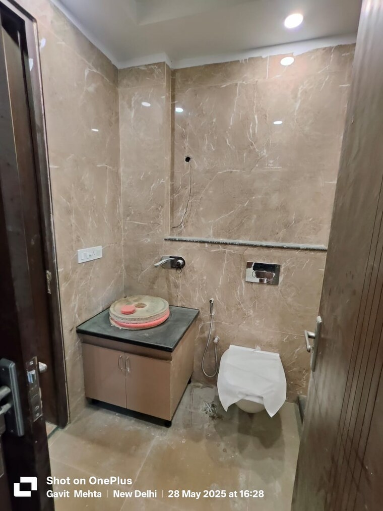 Bathroom, saket 3 Bedroom 1125 Sq.Ft. Builder Floor In Saket Delhi 9059446