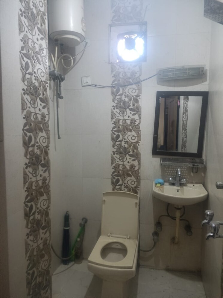 Bathroom, south delhi 1 RK 450 Sq.Ft. Independent House In South Delhi Delhi 9059442