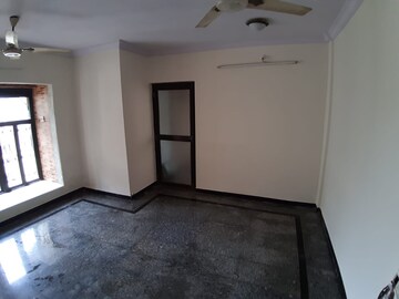 Room in 1 BHK Apartment at Dhiraj Building, Andheri East – for Rent