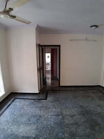 Room in 1 BHK Apartment at Dhiraj Building, Andheri East – for Rent