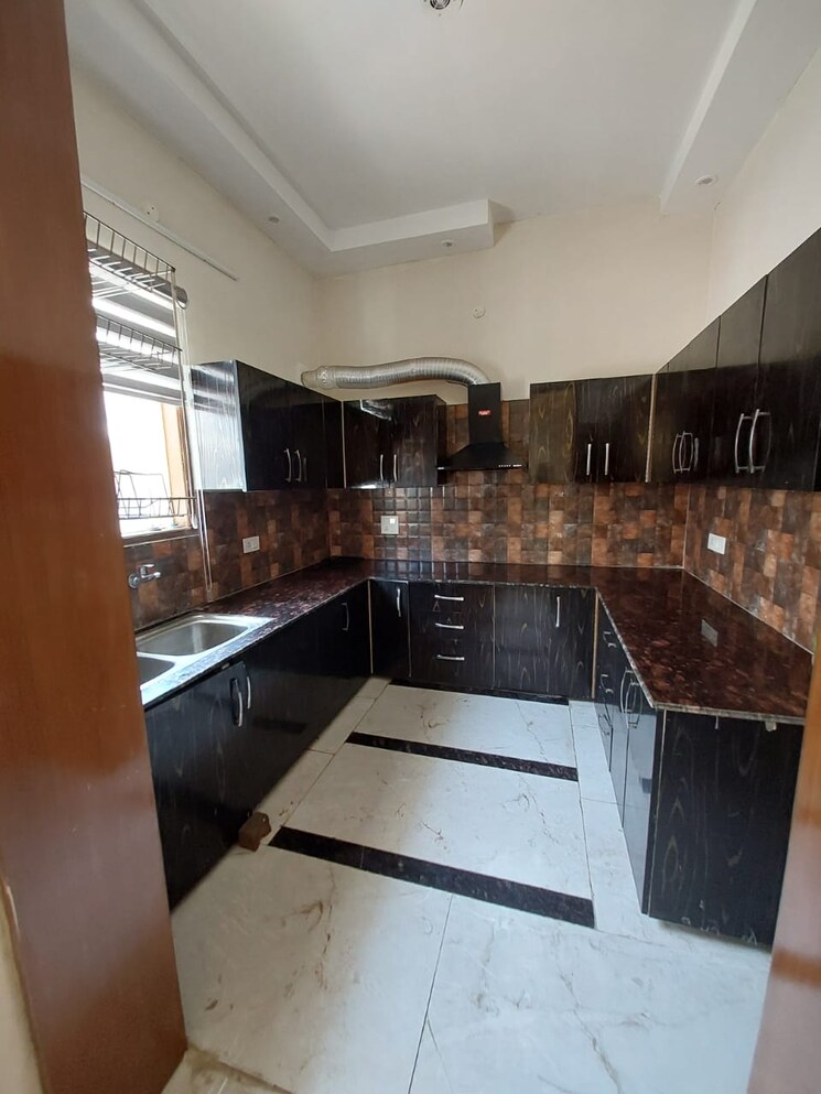 Kitchen, prem-apartment 4 Bedroom 125 Sq.Ft. Builder Floor In Pir Machalla Zirakpur 9059487