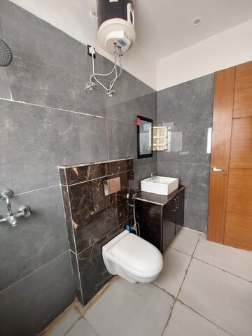 Team Area in 4 BHK Builder Floor at Prem Apartment, Pir Machalla – for Rent