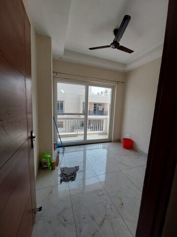 Room in 4 BHK Builder Floor at Prem Apartment, Pir Machalla – for Rent