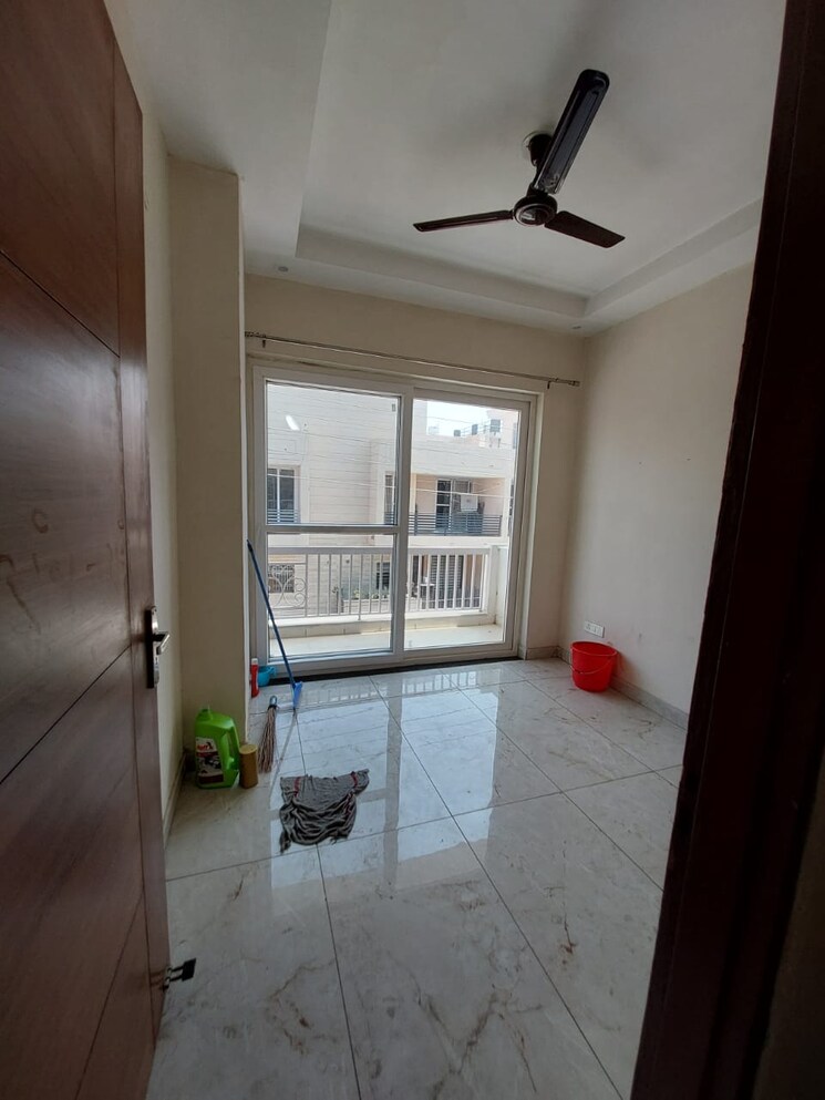 Room, prem-apartment 4 Bedroom 125 Sq.Ft. Builder Floor In Pir Machalla Zirakpur 9059487