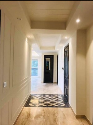 Building Lobby in 4 BHK Apartment at DLF Park Place, Sector 54 – for Sale