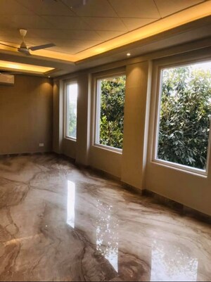 Room in 4 BHK Apartment at DLF Park Place, Sector 54 – for Sale