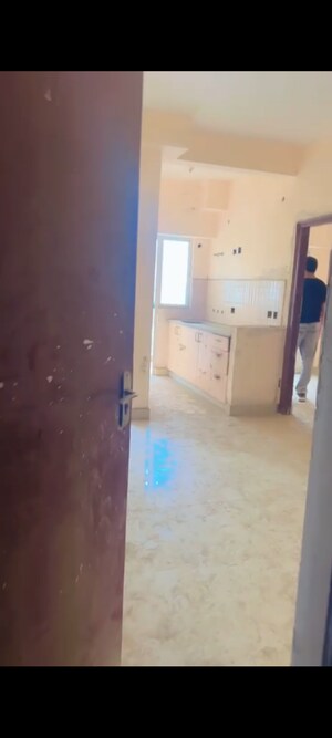 Room in 1 BHK Apartment at Amrapali Dream Valley, Tech Zone 4 Greater Noida – for Sale