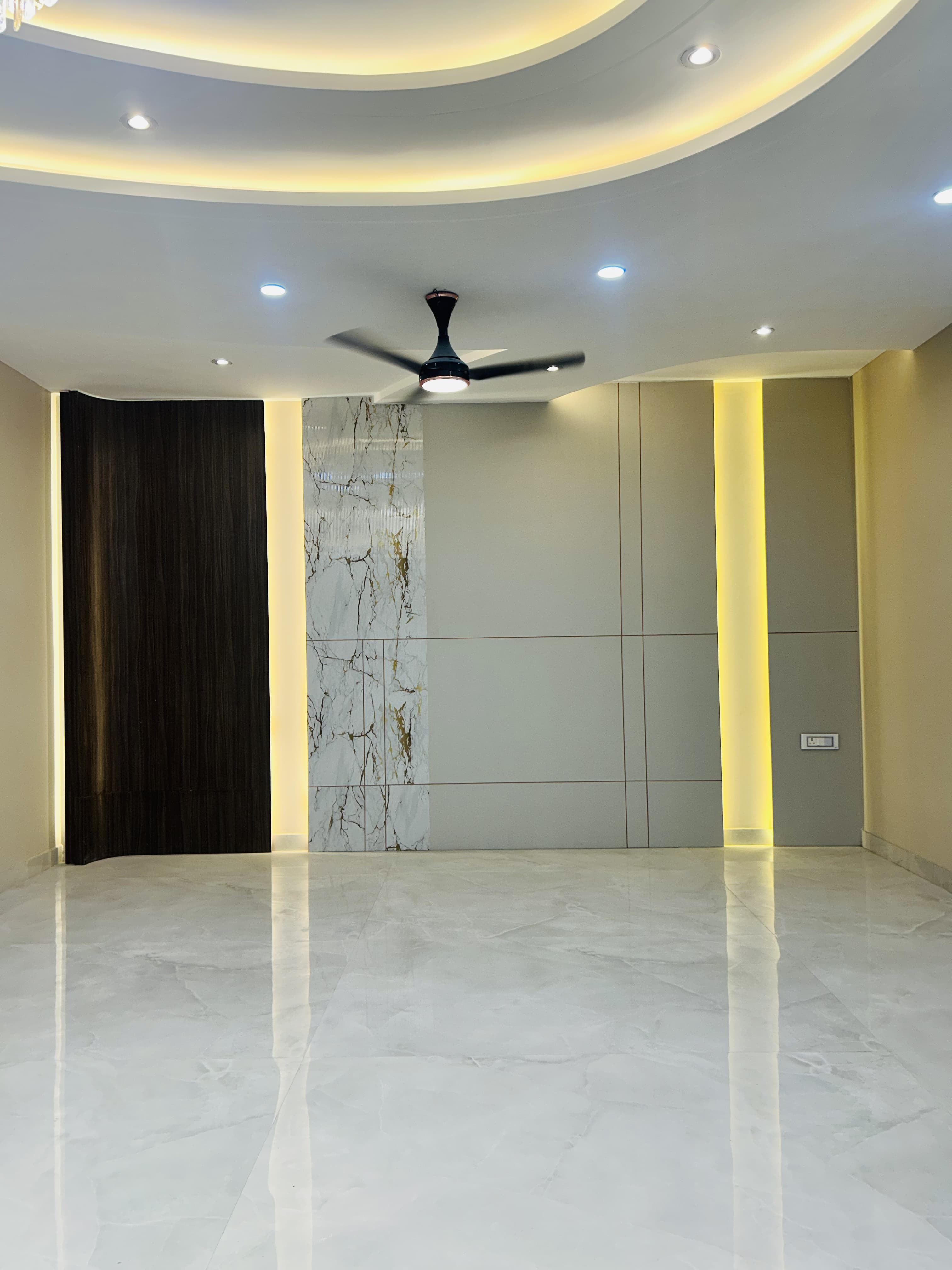 4 BHK + Servant Room 360 Sq.Yd. Builder Floor in TDI The Retreat