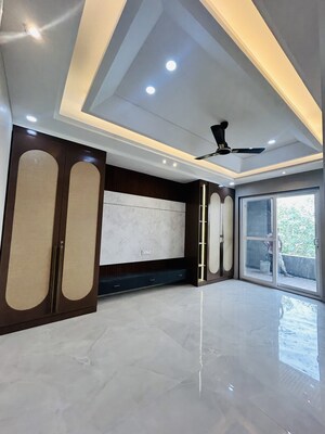 Building Lobby in 4 BHK Builder Floor at TDI The Retreat, Sector 89 – for Sale