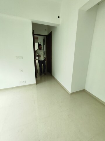 Room in 2 BHK Apartment at Kalpataru Immensa, Kolshet Road – for Rent