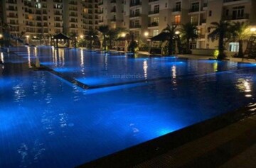 Swimming Pool in 3 BHK Apartment at Gomti Nagar – for Rent