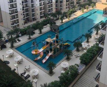 Swimming Pool in 3 BHK Apartment at Gomti Nagar – for Rent