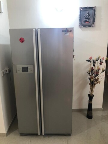 Furnished Amenities in 3 BHK Apartment at Gomti Nagar – for Rent