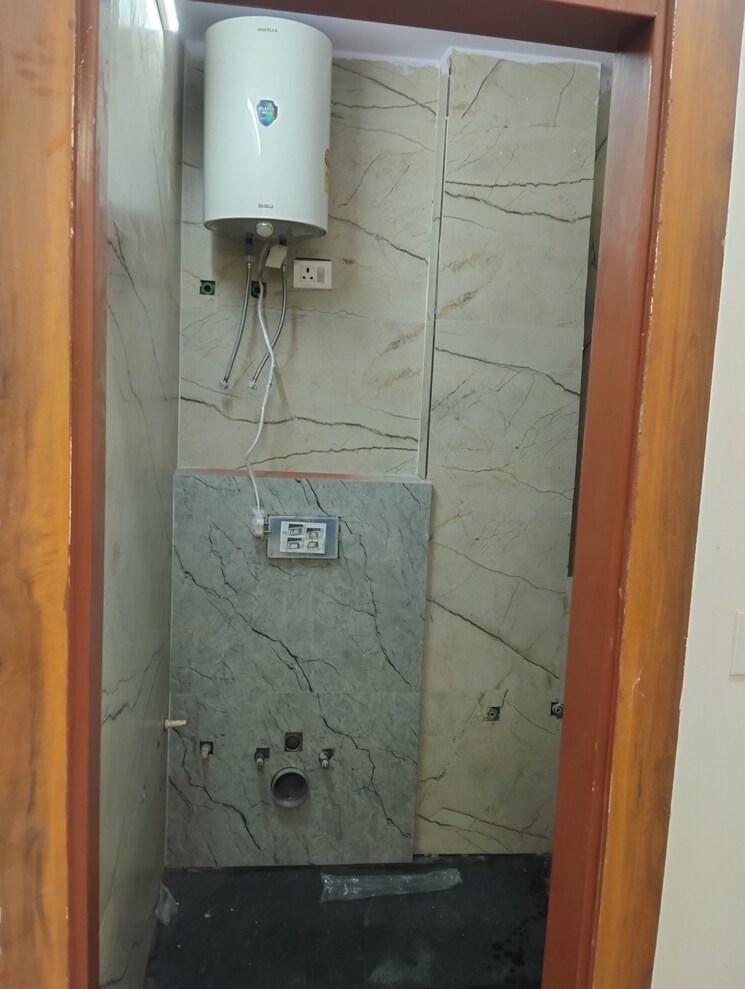 Attached Bathroom, vipin garden 2 Bedroom 120 Sq.Yd. Builder Floor In Vipin Garden Delhi 9059649