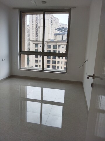Room in 2.5 BHK Apartment at Hiranandani Estate Flamingo, Ghodbunder Road – for Rent