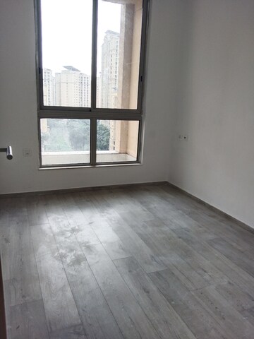 Room in 2.5 BHK Apartment at Hiranandani Estate Flamingo, Ghodbunder Road – for Rent