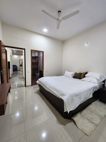 Bedroom in 3 BHK Apartment at Richmond Town – for Rent