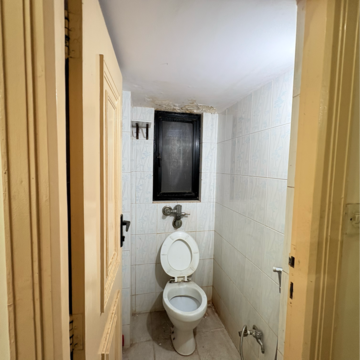 Bathroom in 1 BHK Apartment at Hiranandani Estate Canosa, Patlipada – for Rent