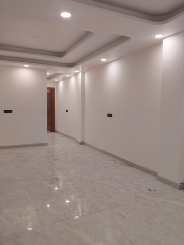Room in 3 BHK Builder Floor at Sector 10 – for Sale