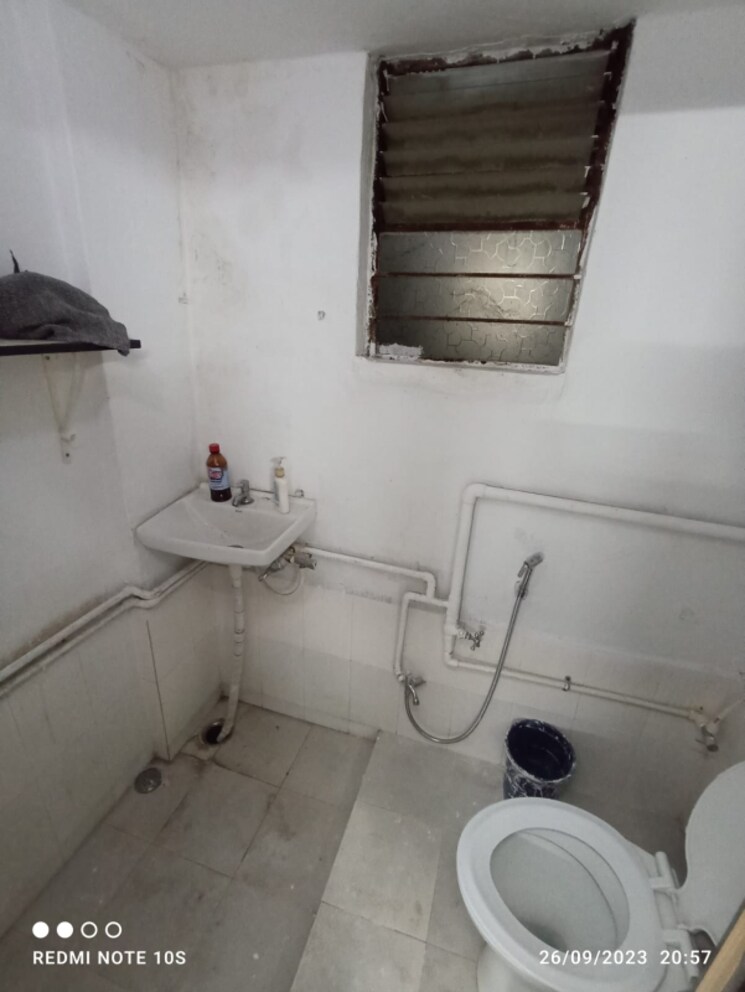 Bathroom, soil-air 1 Bedroom 660 Sq.Ft. Apartment In Gokhalenagar Pune 9059819