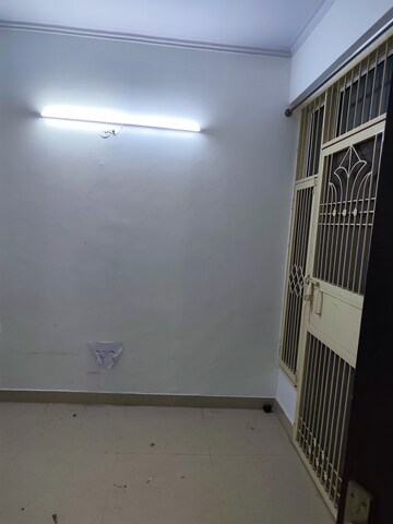 Room in 3 BHK Apartment at Gardenia Glory, Sector 46 – for Sale