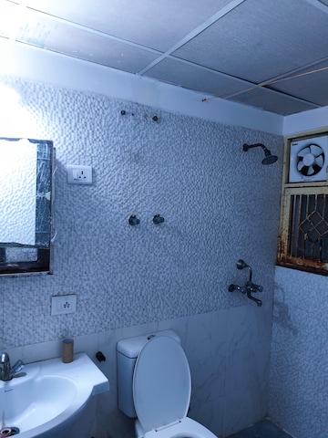 Team Area in 3 BHK Apartment at Gardenia Glory, Sector 46 – for Sale