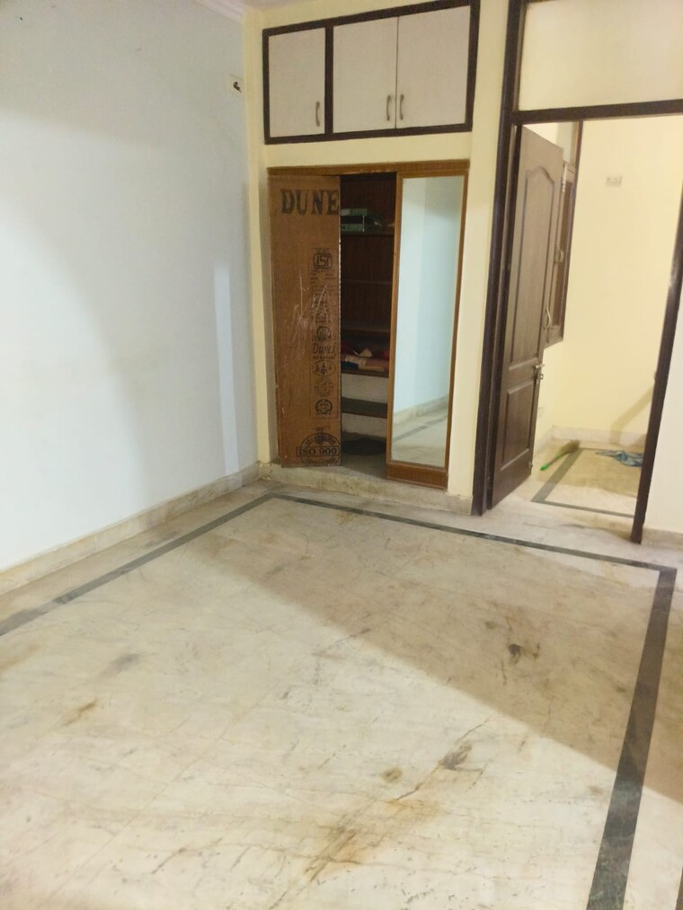 Room, neb sarai 3 Bedroom 1800 Sq.Ft. Builder Floor In Neb Sarai Delhi 9059847