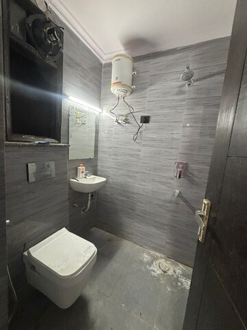 Bathroom in 1 BHK Apartment at Saket – for Rent