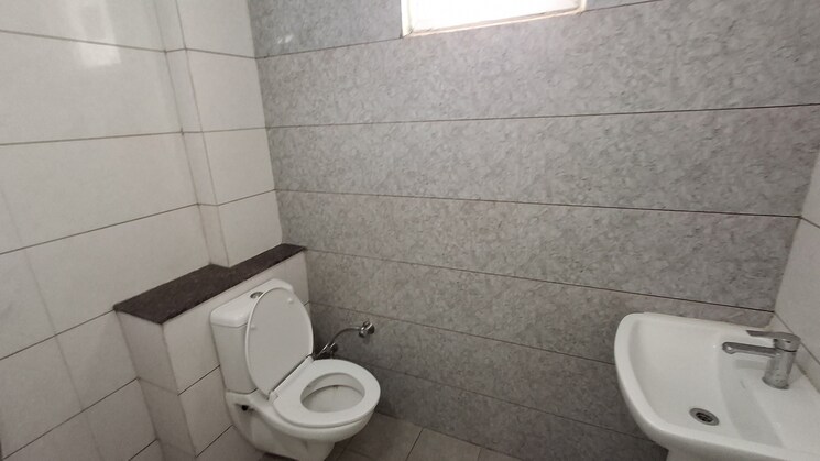 Bathroom, sbp-city-of-dreams-zirakpur 1 Bedroom 450 Sq.Ft. Apartment In High Ground Zirakpur 9059897