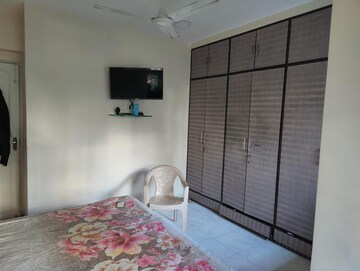Room in 2 BHK Apartment at Lokhandwala Complex, Andheri West – for Rent