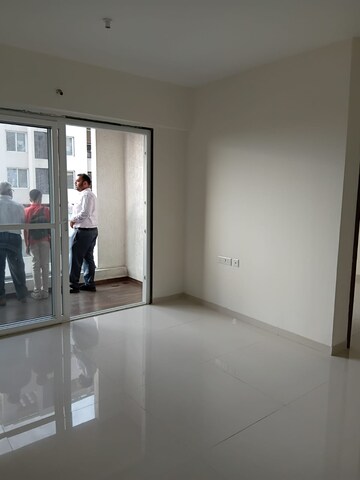 Room in 2 BHK Apartment at Kohinoor Presidentia, Sopan Baug – for Rent