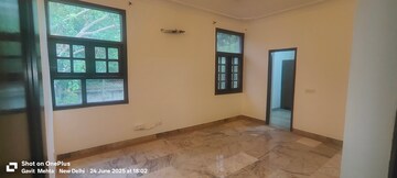 Room in 3 BHK Builder Floor at Sainik Farm – for Rent