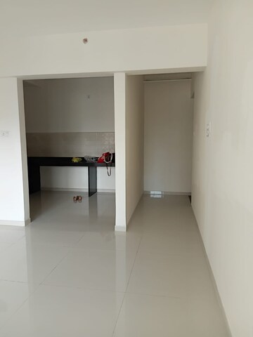 Room in 2 BHK Apartment at Kohinoor Presidentia, Sopan Baug – for Rent