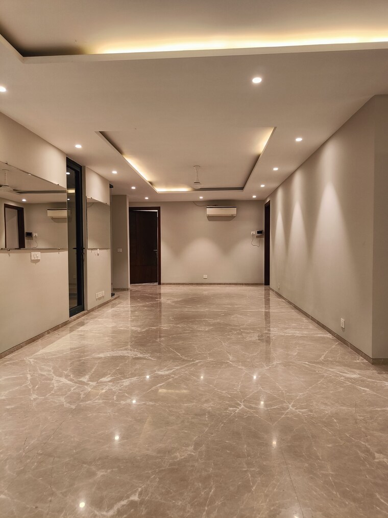 Room, sector 22 4 Bedroom 2400 Sq.Ft. Builder Floor In Sector 22 Gurgaon 9059930