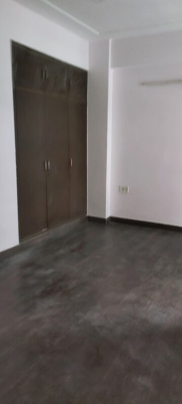 Room in 2 BHK Apartment at GH-7 Crossings Republik, Vijay Nagar – for Rent