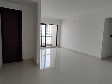Room in 2 BHK Apartment at Sunteck City Avenue 1, Goregaon West – for Rent