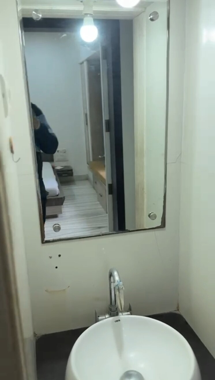 Attached Bathroom, vile parle east 2 Bedroom 850 Sq.Ft. Apartment In Vile Parle East Mumbai 9059950