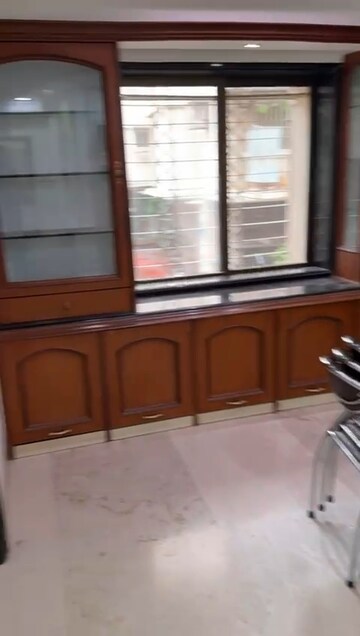 Furnished Amenities in 2 BHK Apartment at Vile Parle East – for Rent