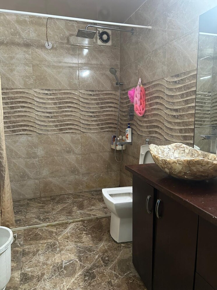 Bathroom, sector 11 3 Bedroom 1850 Sq.Ft. Builder Floor In Sector 11 Faridabad 9059965