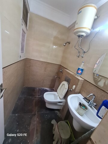Bathroom in 4 BHK Builder Floor at DLF Pink Town House, Dlf City Phase 3 – for Rent