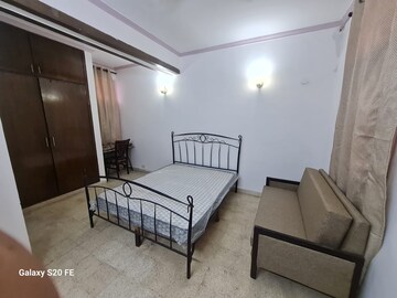 Bedroom in 4 BHK Builder Floor at DLF Pink Town House, Dlf City Phase 3 – for Rent