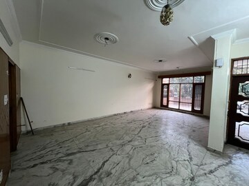 Room in 2 BHK Apartment at Shama Apartments, Sector 10 Dwarka – for Rent